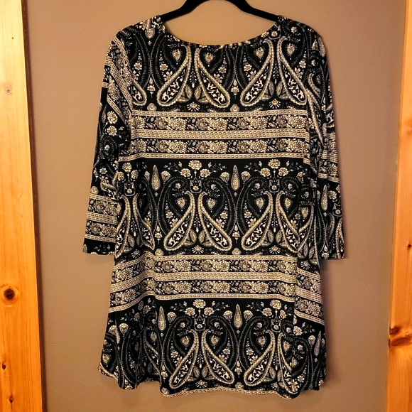 Veranee Plus Size L 3/4 Sleeve Floral Swing Tunic; Like New - Picture 2 of 6